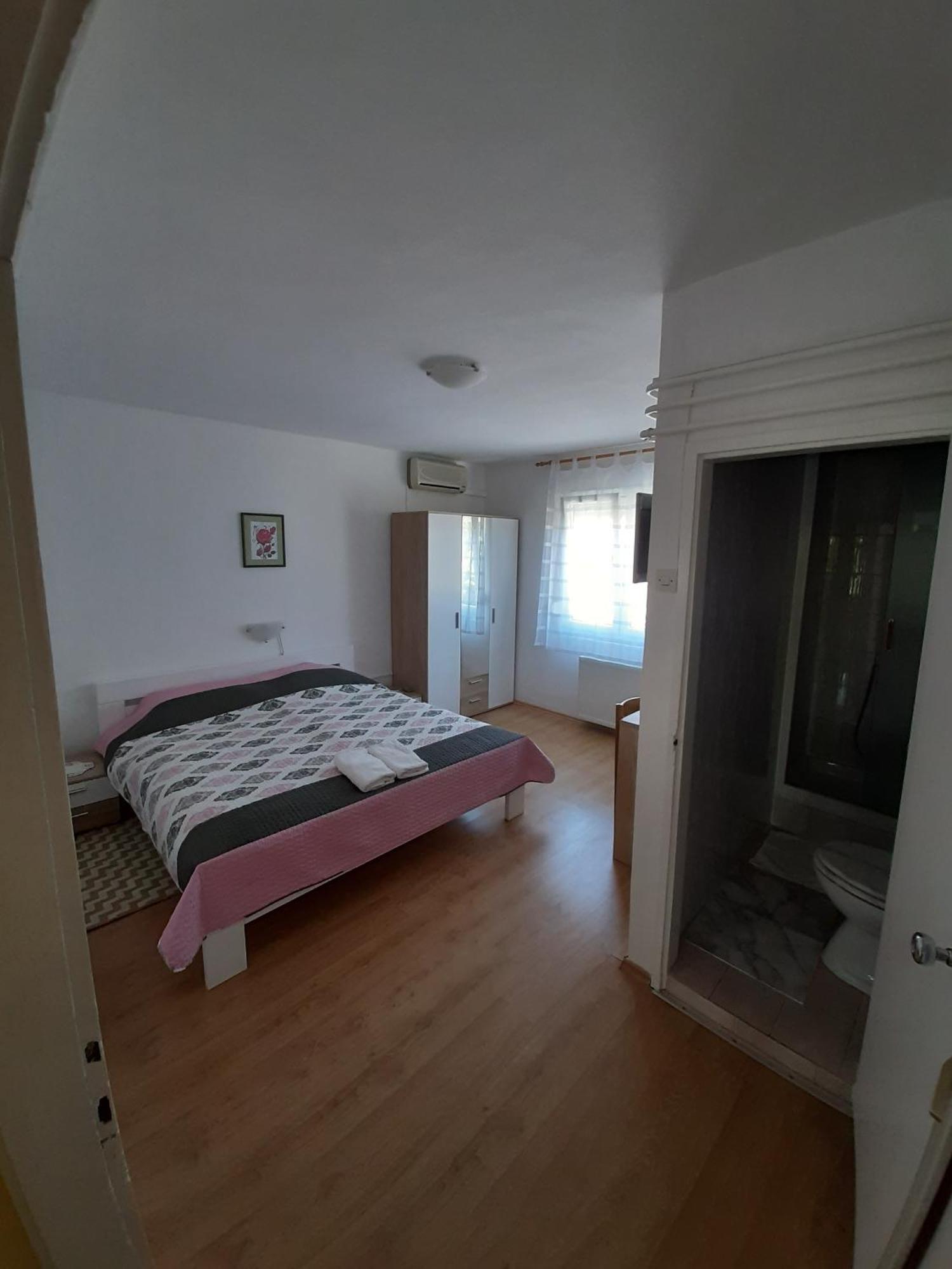 Apartments And Rooms With Parking Space Mali Losinj Bagian luar foto