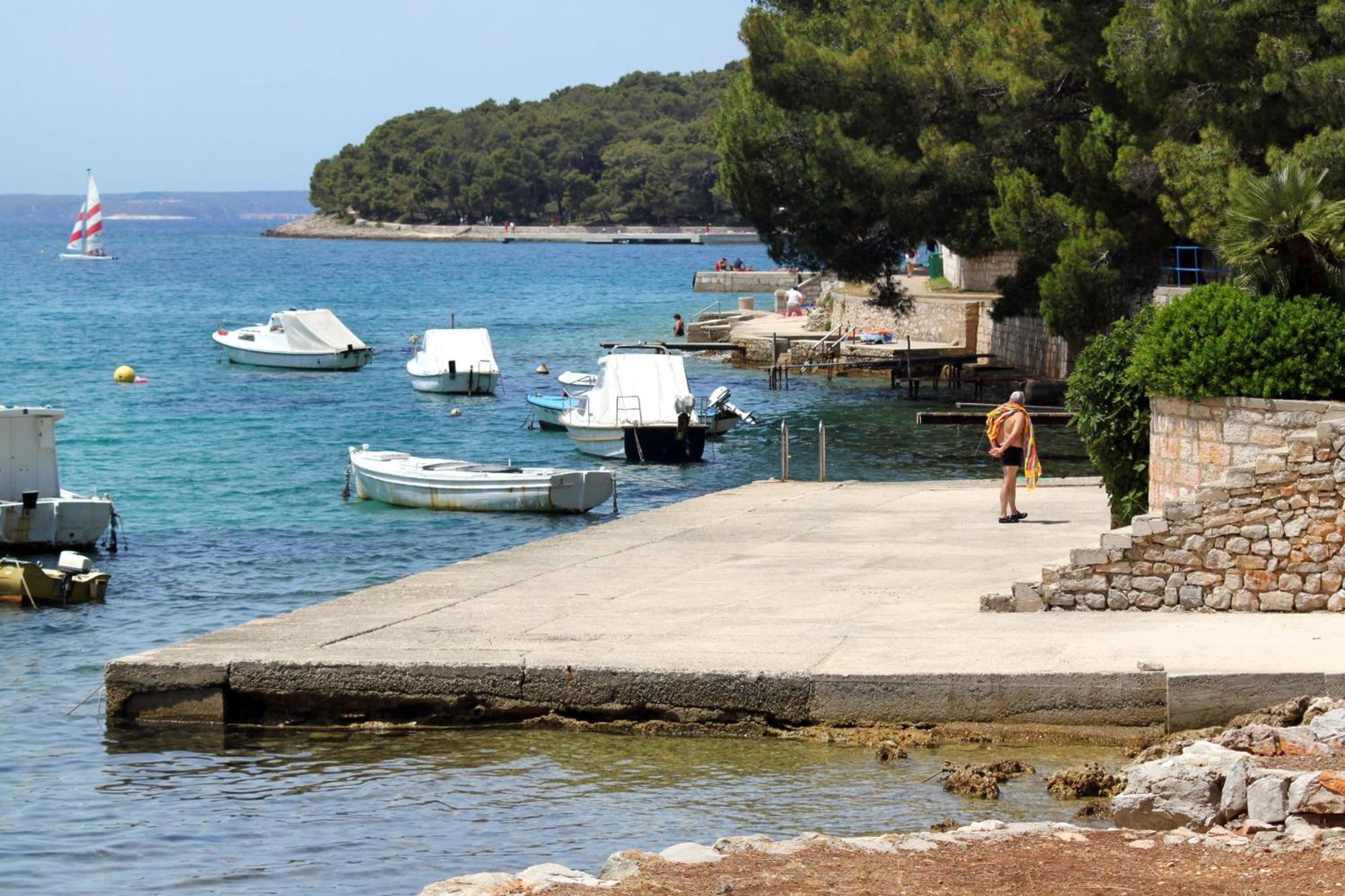Apartments And Rooms With Parking Space Mali Losinj Bagian luar foto