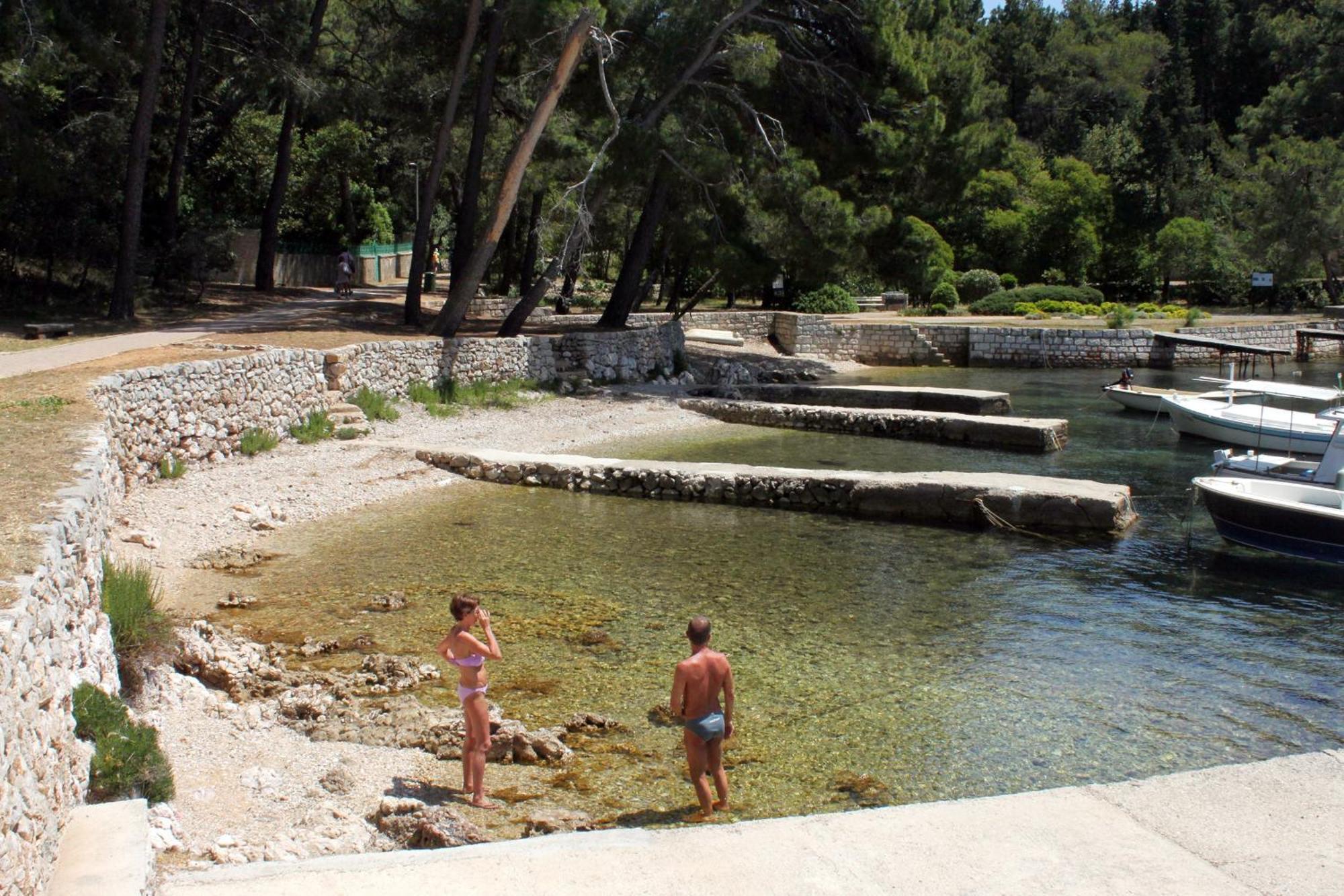 Apartments And Rooms With Parking Space Mali Losinj Bagian luar foto